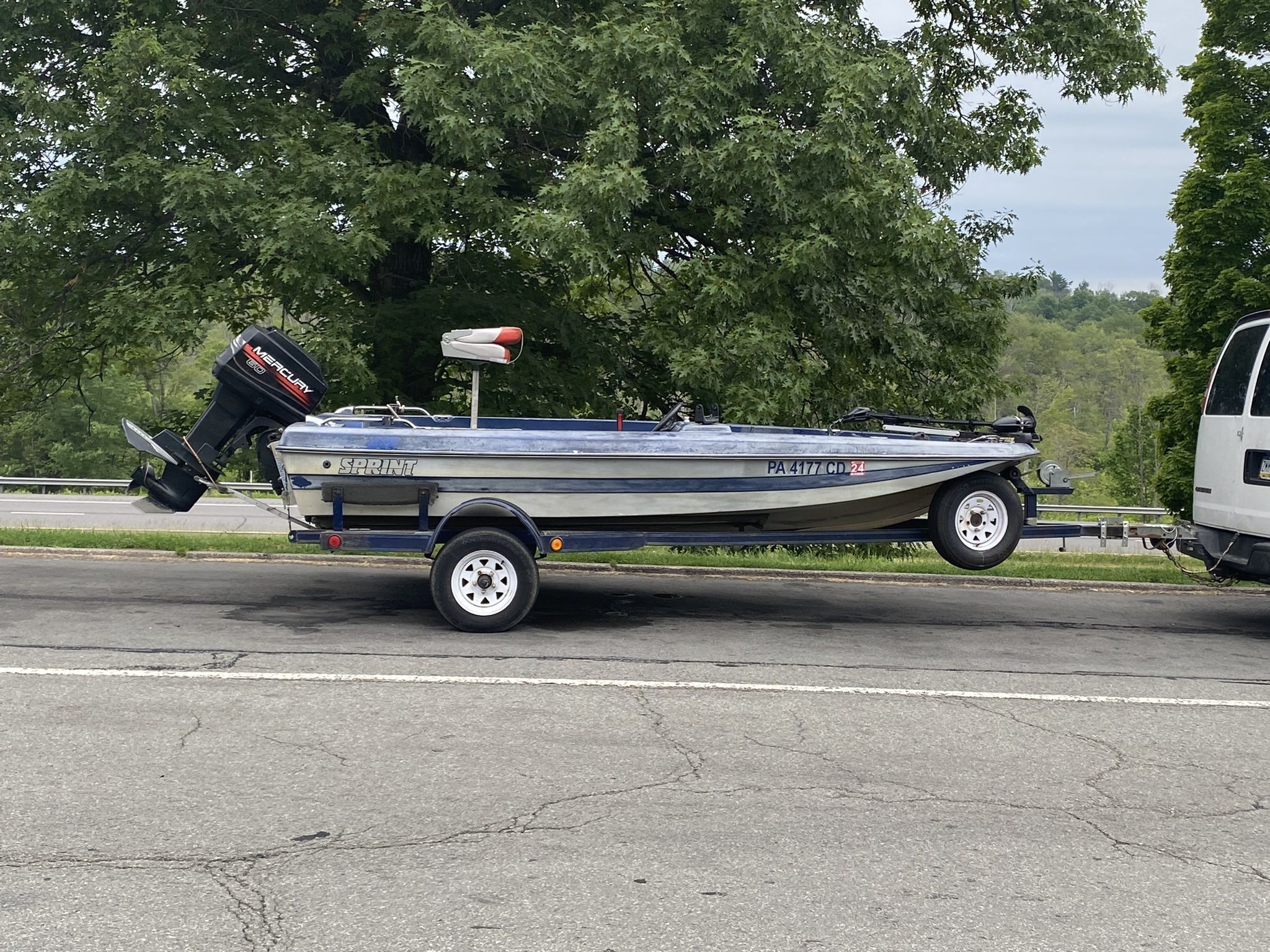 Bass Boat Sprint 1996 with 60hp 2000.00 for Sale in Philadelphia, PA