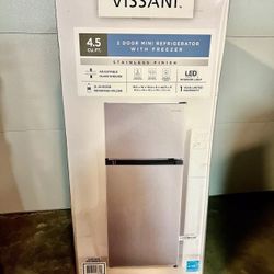 Mini Fridge 