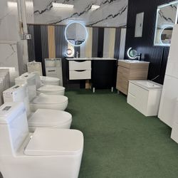 Vanity - Toilet - Mirror 