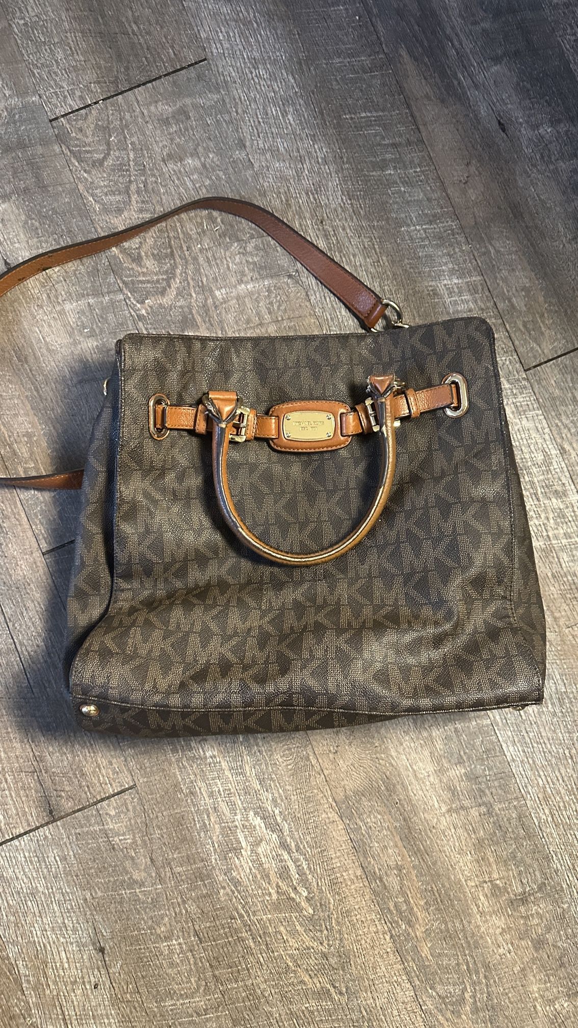 Micheal Kors Leather Purse