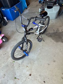 Hefty brand Ambush Kids-young teen 20 IN BMX bike