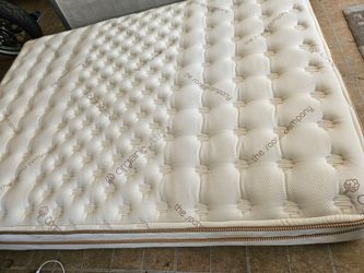 Saatva Luxury Queen Size Mattress Only 🌙