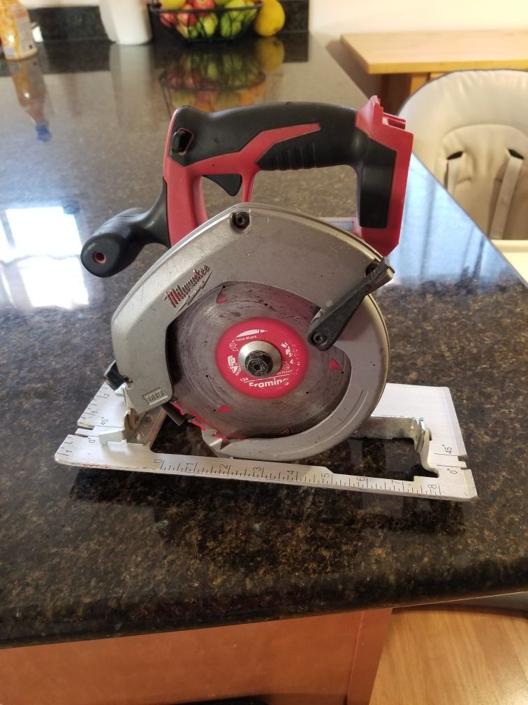 Milwaukee saw m18