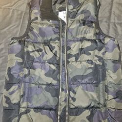 Gap Jacket Sleeveless $5 In Muscoy CA
