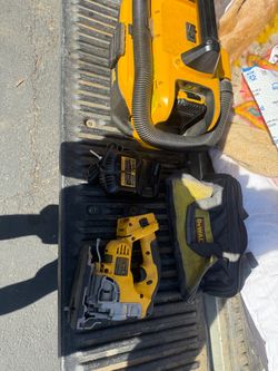 Dewalt jig saw & vacuum charger battery bag and extra blades all working $120 cash in Newport Beach 92663