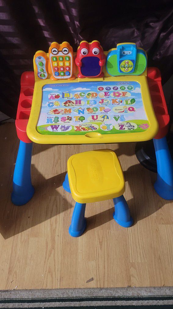VTech Touch And Learn Activity Desk Deluxe 
