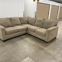 L shaped Sectional Couch *CAN DELIVERY*