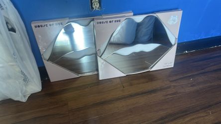 Lip mirrors