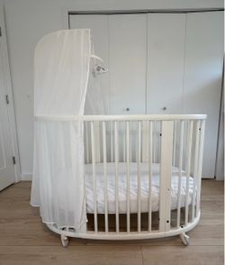 Stokke sleepi white wood crib