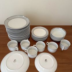 43 Piece Lot United Airlines Vintage FirstClass Cup, Bowl & Plate Platinum Tulip Service