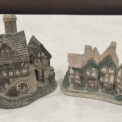 2 Collectible David Winter Miniature Cottages. 
