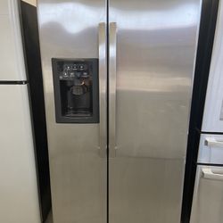 GE STAINLESS STEEL SIDE BY SIDE REFRIGERATOR 