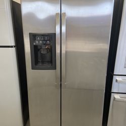 GE STAINLESS STEEL SIDE BY SIDE REFRIGERATOR 