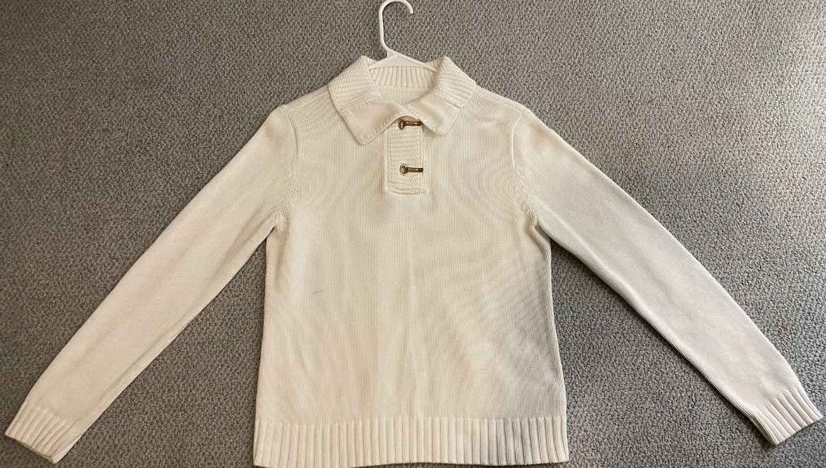 White Women's Knit Sweater w/Gold Latch Size Medium