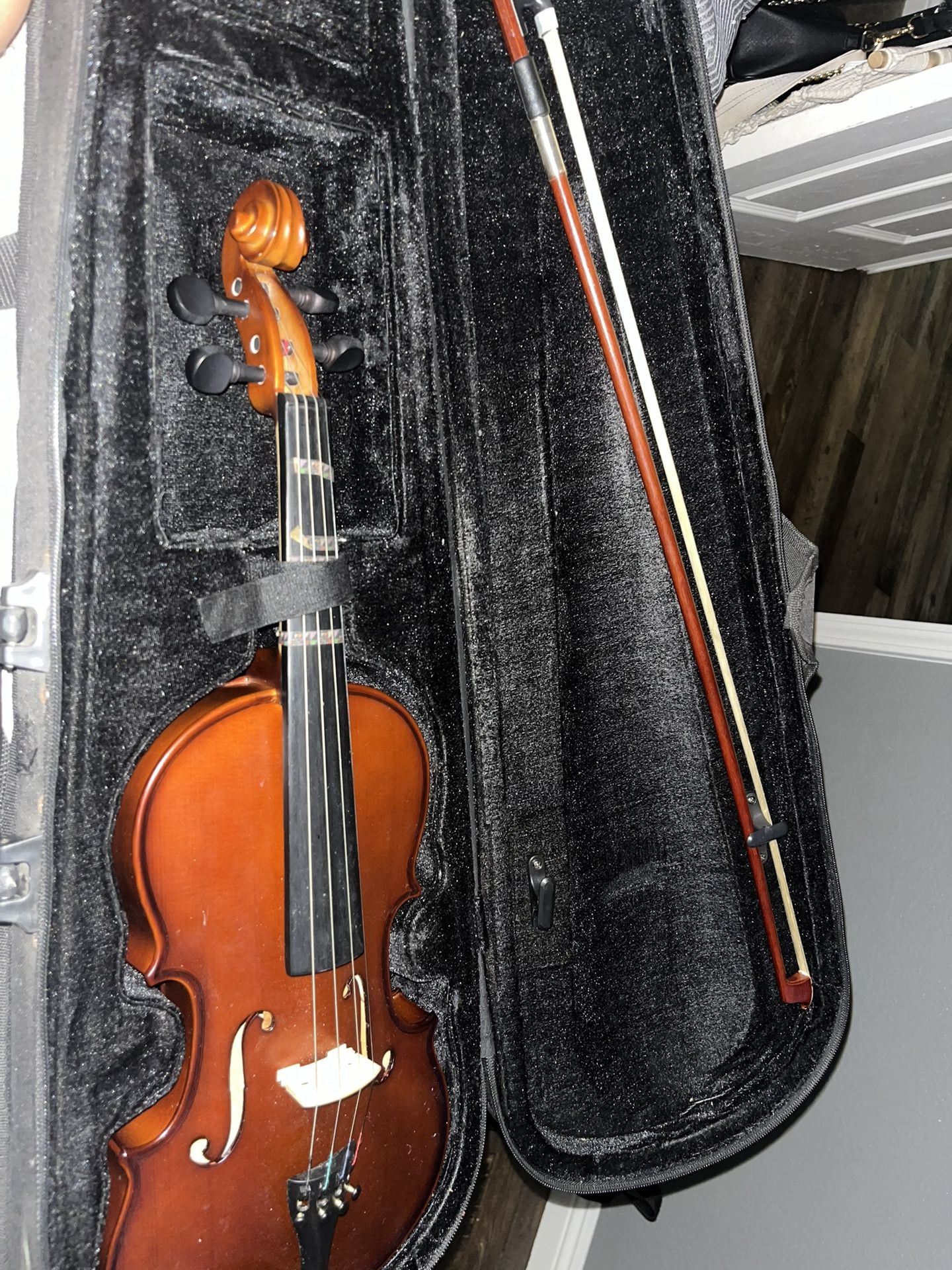 violin like new