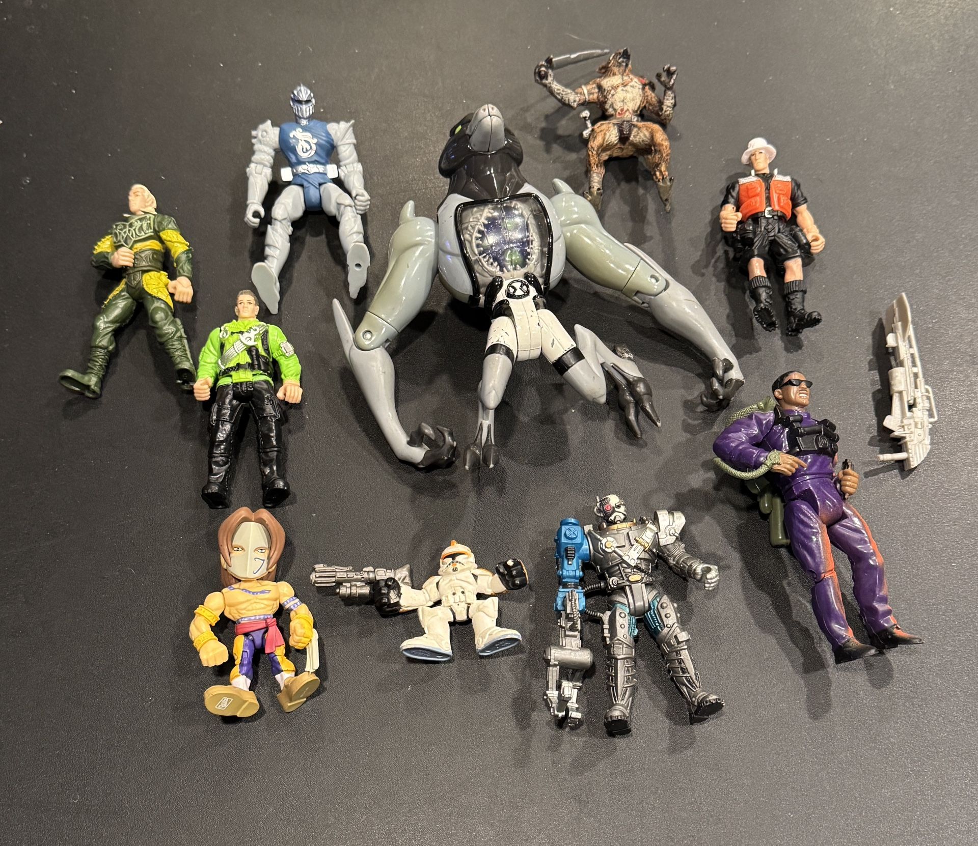 Assorted Action Figures Lot. Total of 10 pieces.