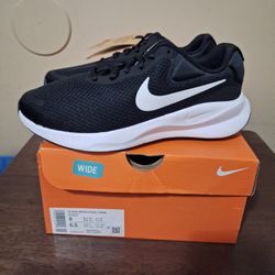 Nike Revolution Womens Wide Size 8, Mens 6.5