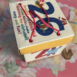 Alphabooks: 26 Bright and Colorful Letter Books Make Learning the Alphabet Easy and Fun! (Baby Einstein)