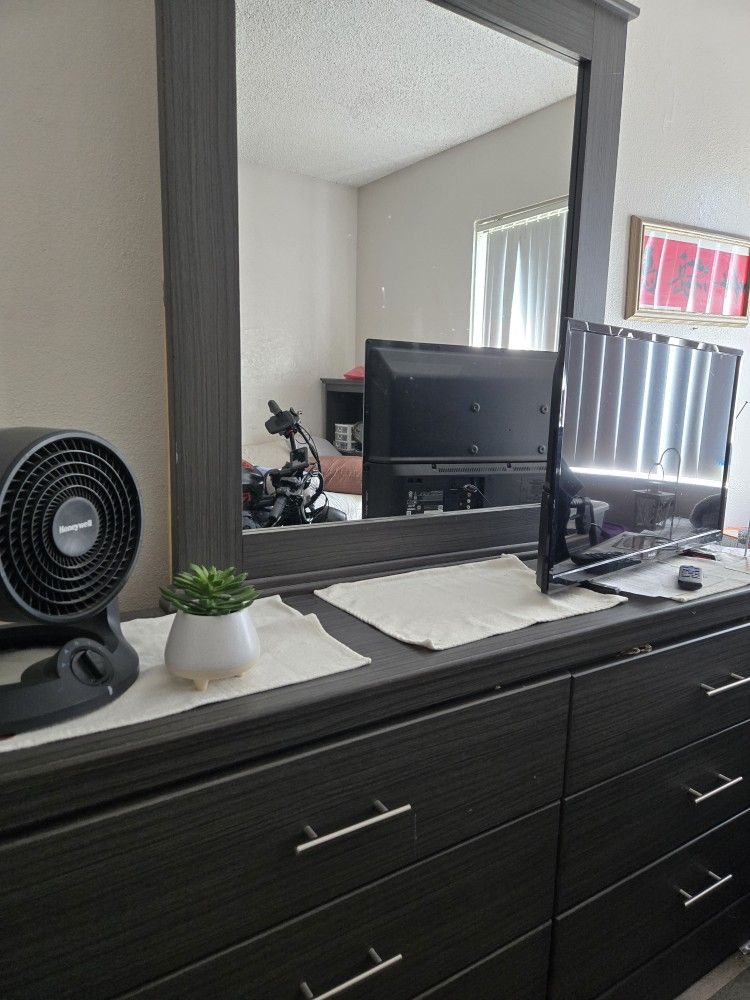 6 Drawer Dresser With Mirror