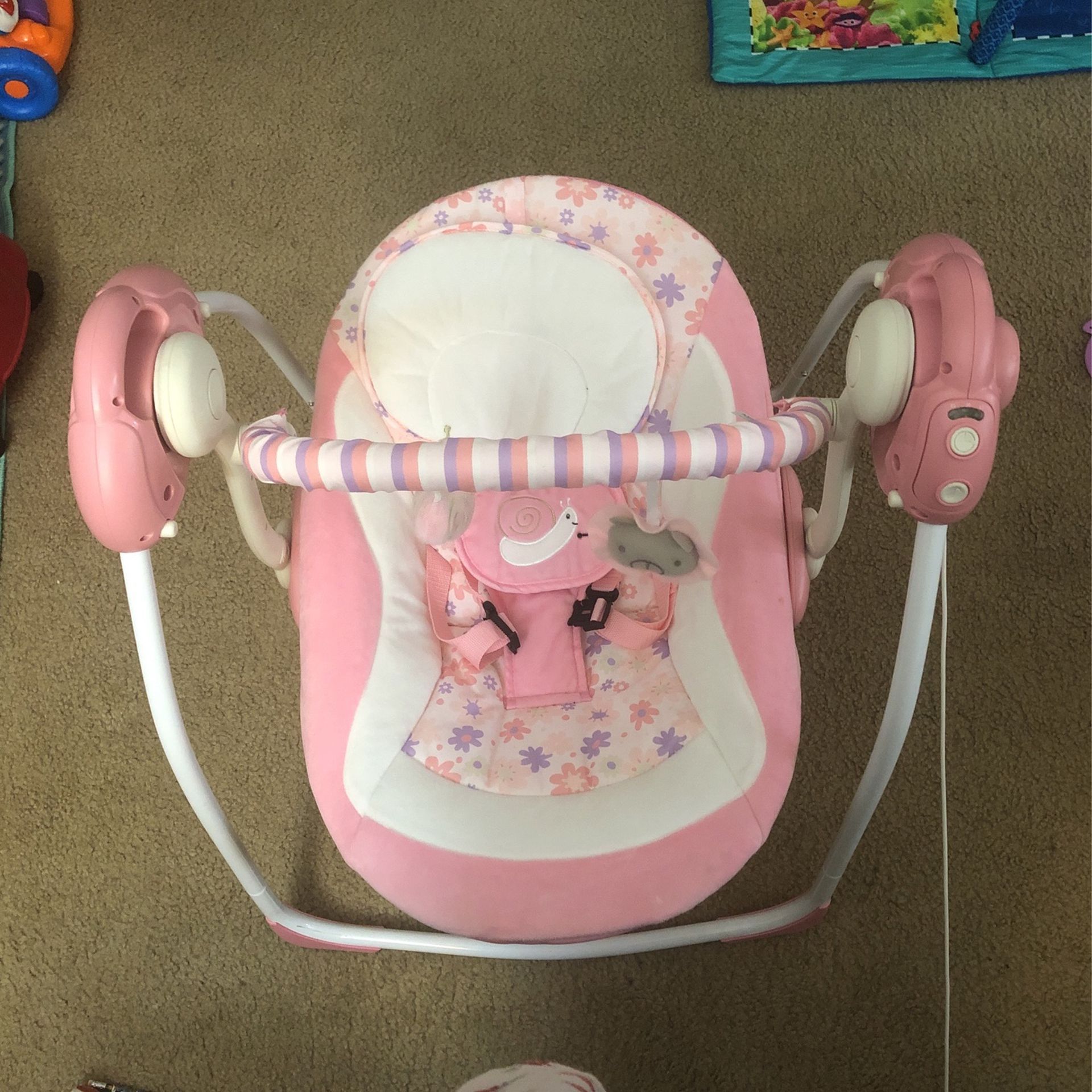 oothing Portable Swing，Comfort Electric Baby Rocking Chair with Intelligent Music Vibration Box That Can Be Used from The Beginning of The Newborn (Pi