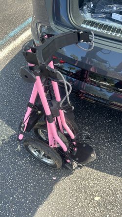 Sun mountain speed cart in pink Push cart 3 wheeler in good working conditions , comes with air pump 