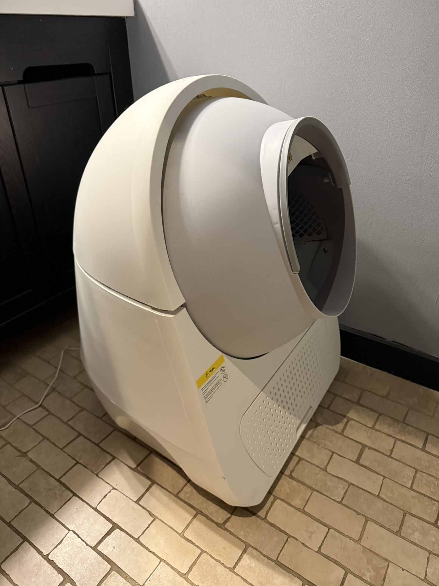 CATLINK automatic litter box for cats - barely used