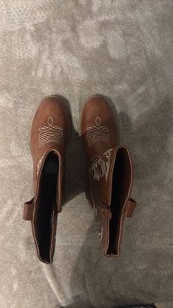 Brown cowgirl boots