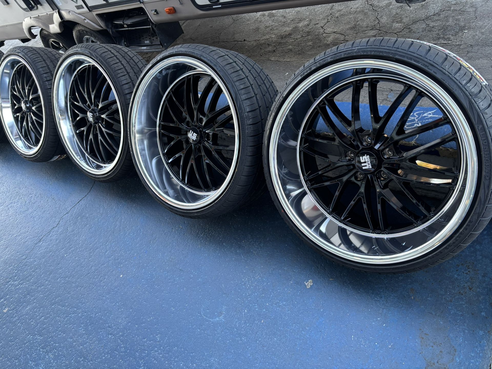 NICE STAGGER SETS OF WHEELS AND TIRES. 22”