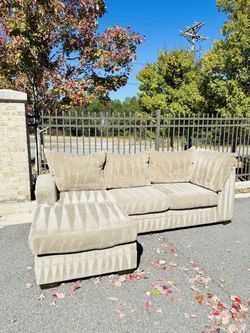 Free Delivery 🚚 Cozy L shape Couch