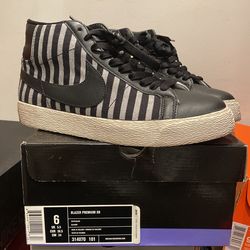 Nike SB White/Black pinstripe Blazer Sz 6
