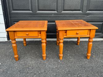 🔥Solid Pine Wood End Tables (Set of 2) – Refinished, Turned Legs – MUST GO!