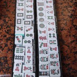 Chinese Mahjong Set Traditional  Tiles Mah-Jong Game Set with  Case Box.