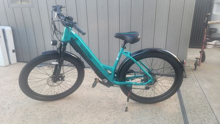 Schwinn Parkwood 27.5" Electric
Comfort Hybrid Bike