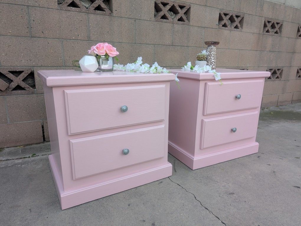 Cute Vintage Nightstands