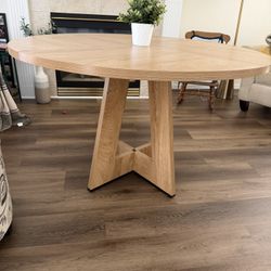 Round Table 