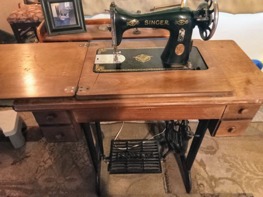 Working Antique Singer 15-96 1937 With Table And Lots Of Extras + Original Manual