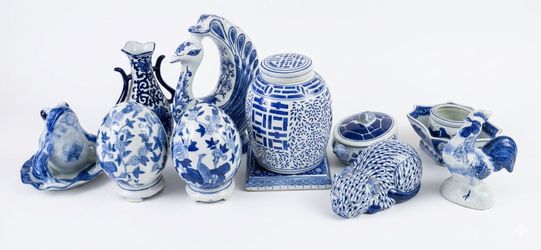 10-piece collection of vintage Chinoiserie Lot