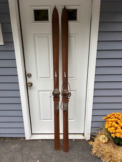 Antique LUND Hickory Wood Downhill Snow Skis - Pointed Tip - 1930’s