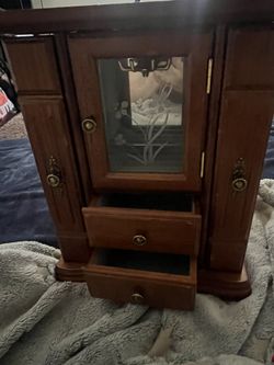 Vintage jewelry box