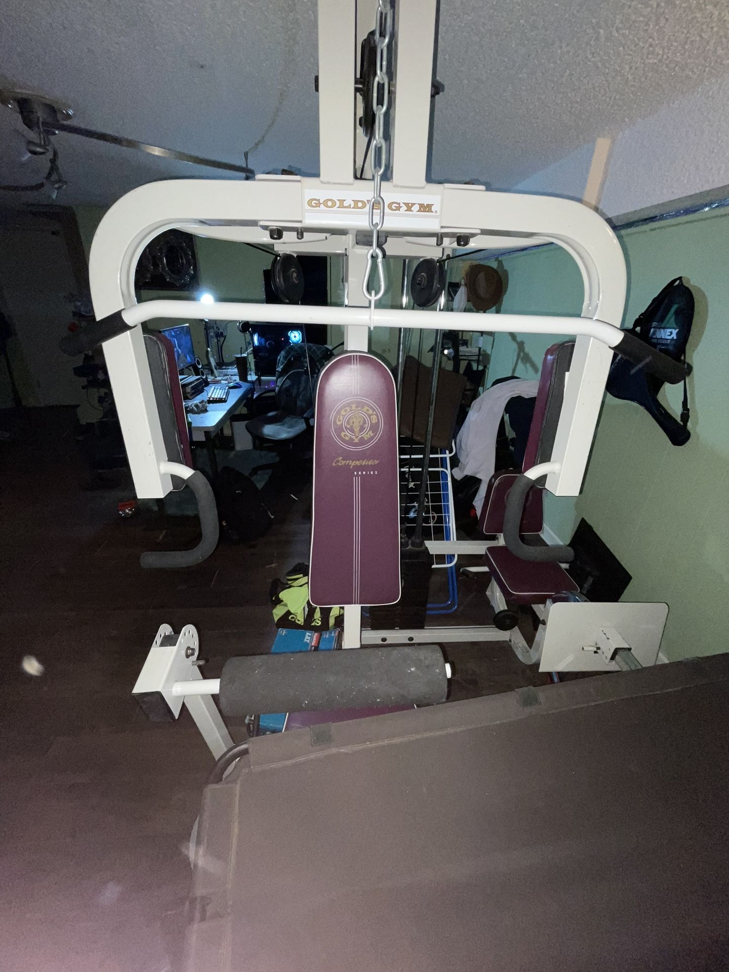 Golds gym workout machine 