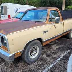 Old Truck/No Tailgate 