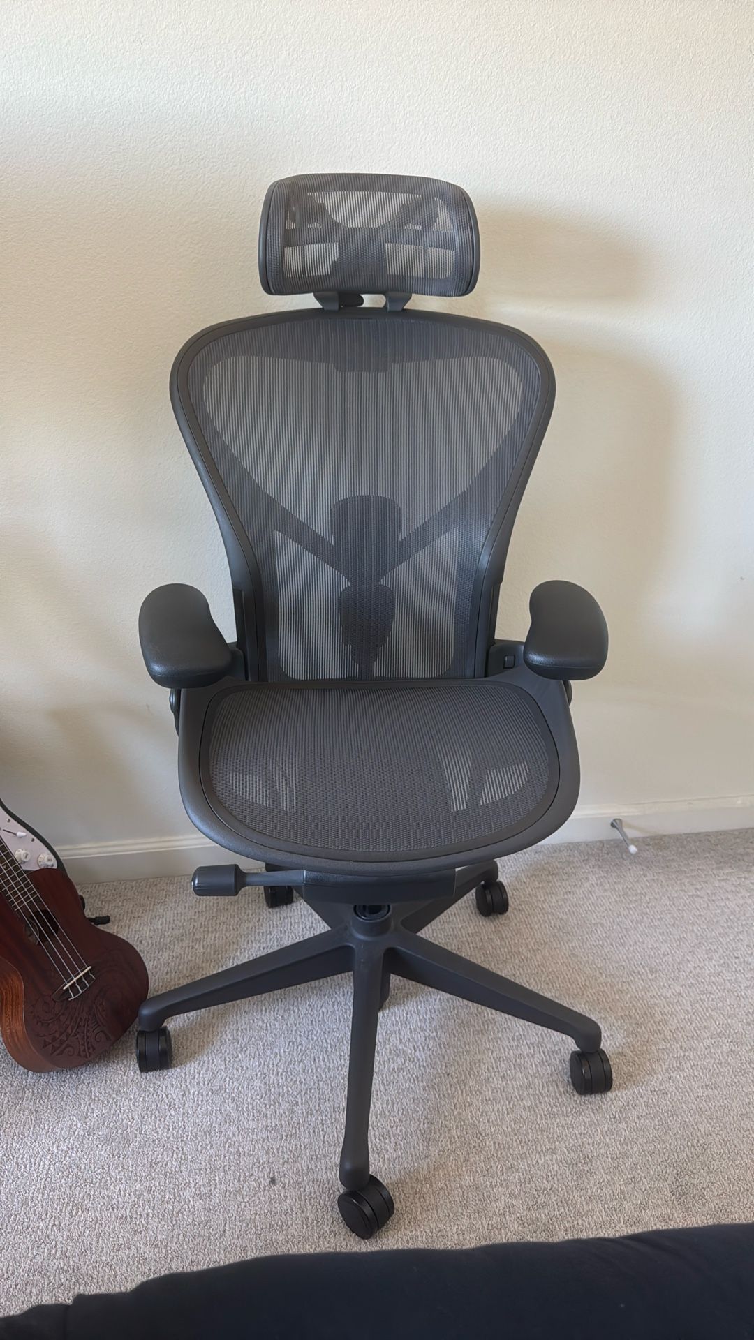 HERMAN MILLER AERON REMASTERED W/ DETACHABLE HEADREST