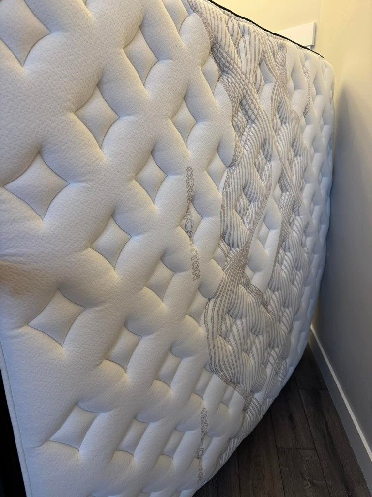 King Nolah Evolution Plush Mattress - Like New