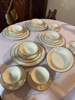 Lenox  Fine China dinnerware Set for (4 people)