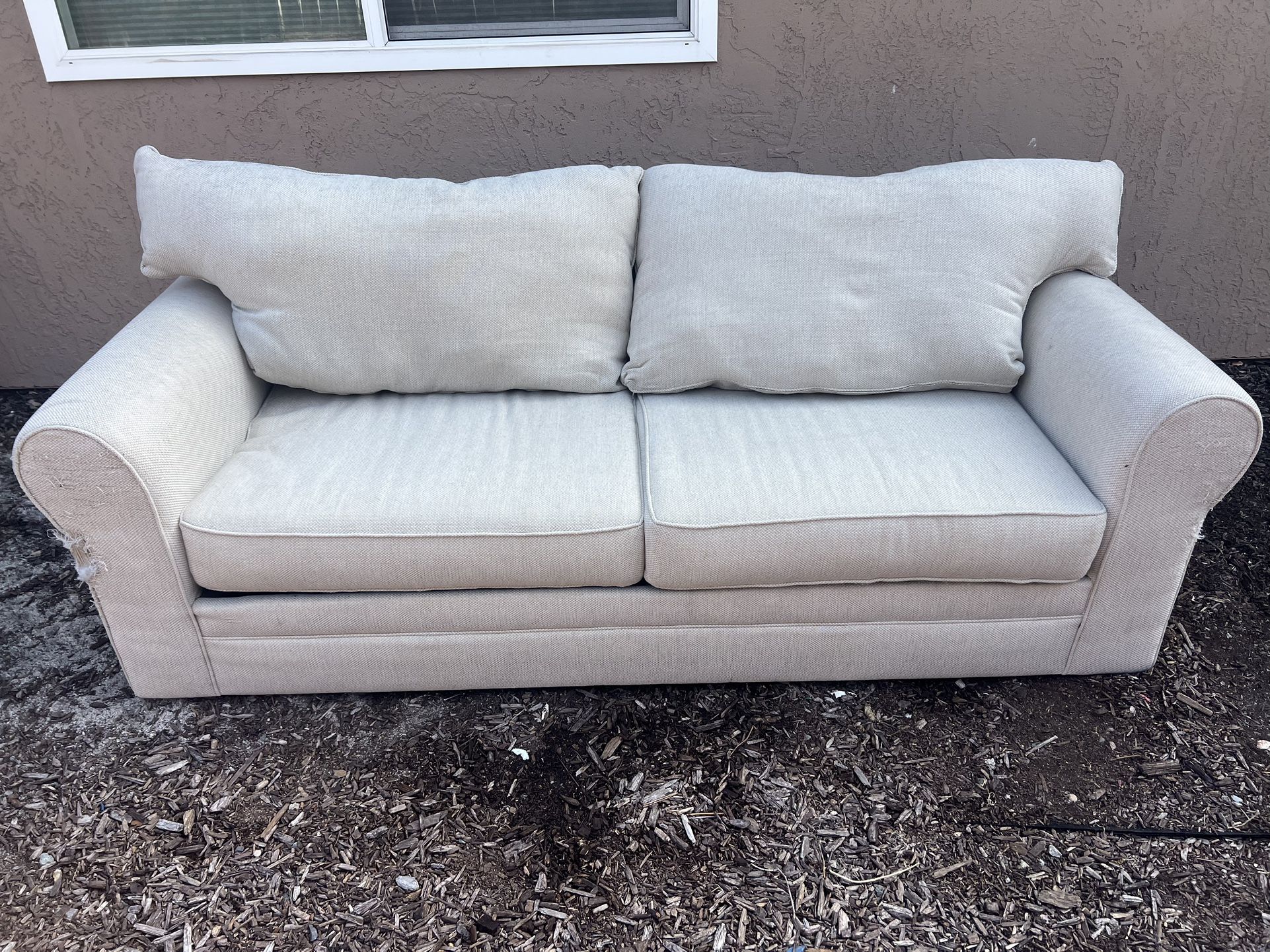 Pull out couch bed