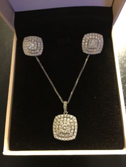 Earring 1.00 cw and necklace 1.50 cw 14k white gold, brand new.