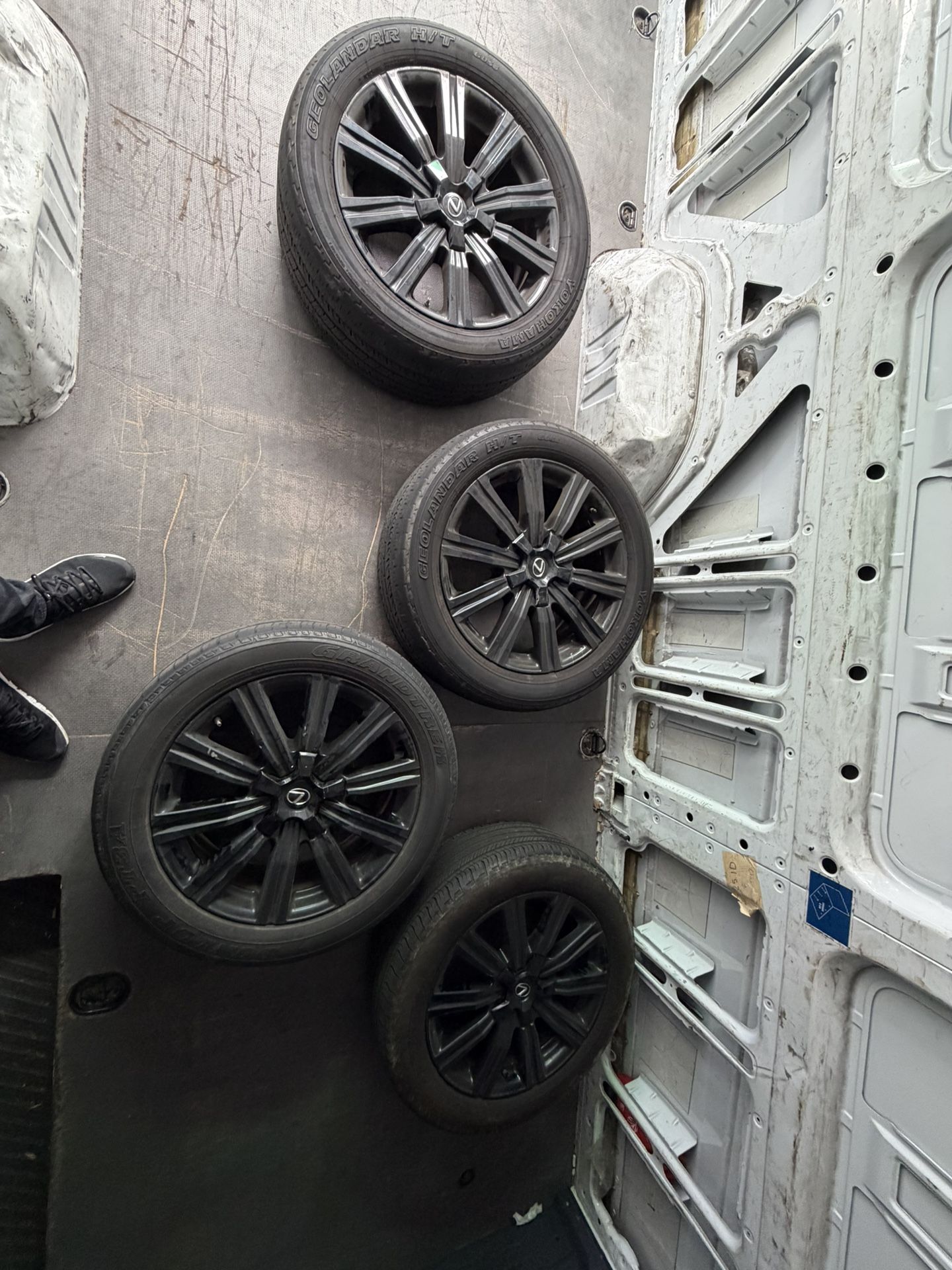 2024 Lexus Lx570 Wheels With Tires 275/50/21 Dunlop