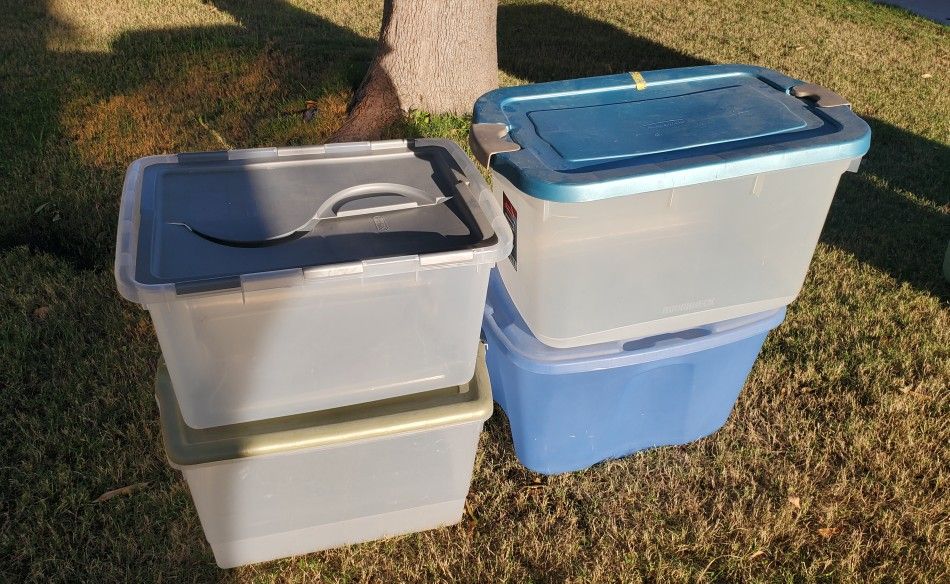 4 Plastic Storage Containers 