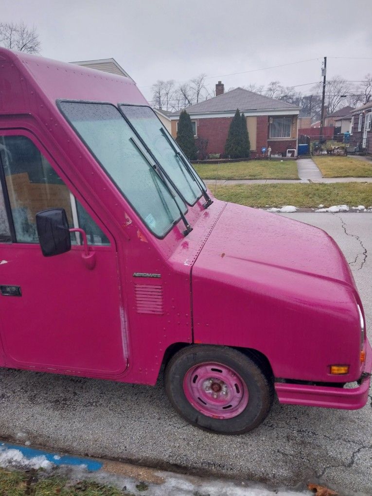 Emty Food Or Ice Cream Truck 