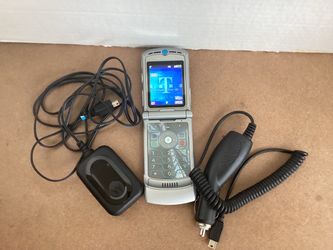 Motorola RAZR V3 Flip phone